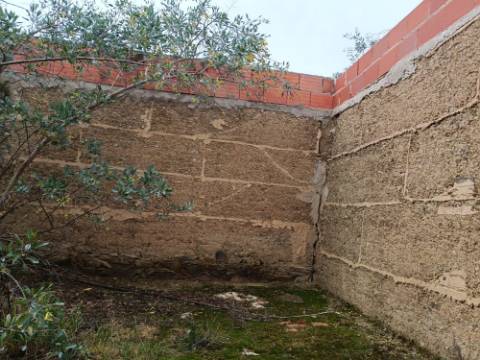 MORADIA TÍPICA ISOLADA COM 215 M2 EM ALVES - SANTANA DE CAMBAS - MÉRTOLA - BAIXO ALENTEJO