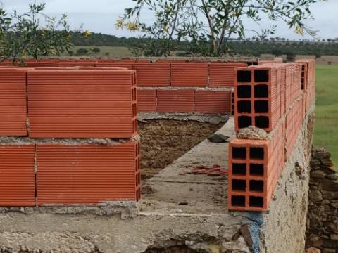 MORADIA TÍPICA ISOLADA COM 215 M2 EM ALVES - SANTANA DE CAMBAS - MÉRTOLA - BAIXO ALENTEJO