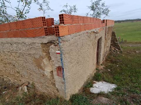 MORADIA TÍPICA ISOLADA COM 215 M2 EM ALVES - SANTANA DE CAMBAS - MÉRTOLA - BAIXO ALENTEJO
