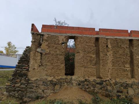 MORADIA TÍPICA ISOLADA COM 215 M2 EM ALVES - SANTANA DE CAMBAS - MÉRTOLA - BAIXO ALENTEJO