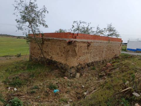 MORADIA TÍPICA ISOLADA COM 215 M2 EM ALVES - SANTANA DE CAMBAS - MÉRTOLA - BAIXO ALENTEJO