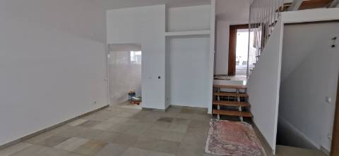 Moradia totalmente renovada com muita luz natural devido á sua original arquitetura no Carvoeiro!!!