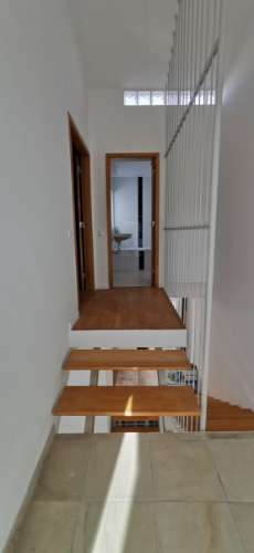 Moradia totalmente renovada com muita luz natural devido á sua original arquitetura no Carvoeiro!!!