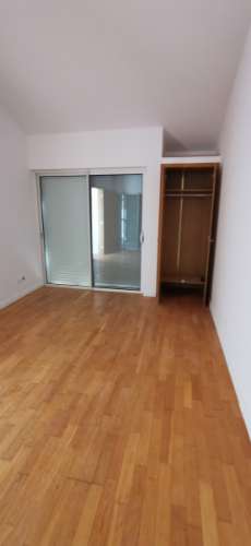 Moradia totalmente renovada com muita luz natural devido á sua original arquitetura no Carvoeiro!!!