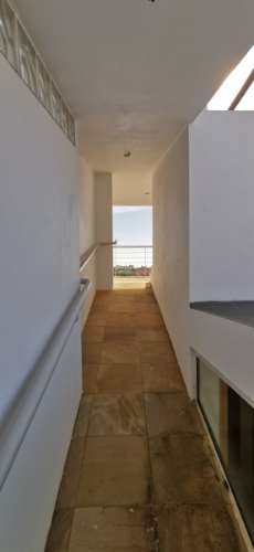 Moradia totalmente renovada com muita luz natural devido á sua original arquitetura no Carvoeiro!!!