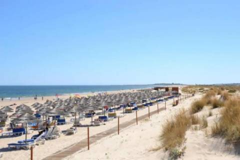 Moradia Térrea de Traça Típica a 50m da Ria Formosa em Cabanas de Tavira