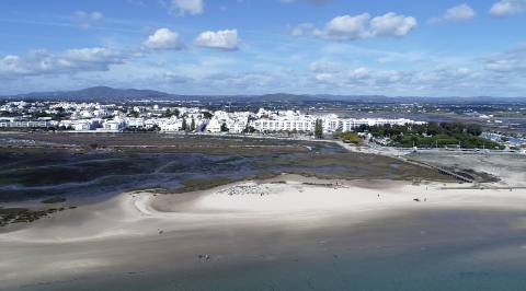 Moradia de tipologia T3 com piscina e vista mar. Em fase de construção com entrega en 2020/2021