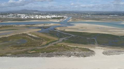 Moradia de tipologia T3 com piscina e vista mar. Em fase de construção com entrega en 2020/2021