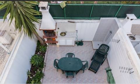 Moradia T2 Arrendamento de Outubro a Maio. Espaço exterior muito agradável!