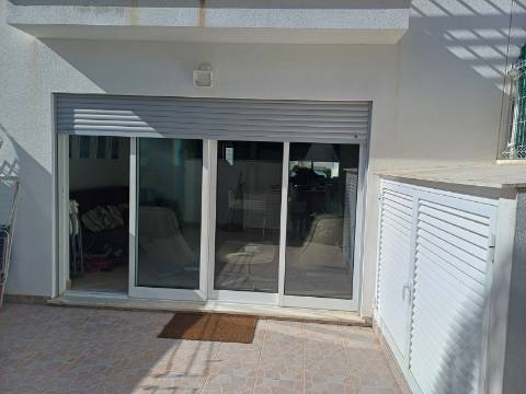 Moradia T2 Arrendamento de Outubro a Maio. Espaço exterior muito agradável!