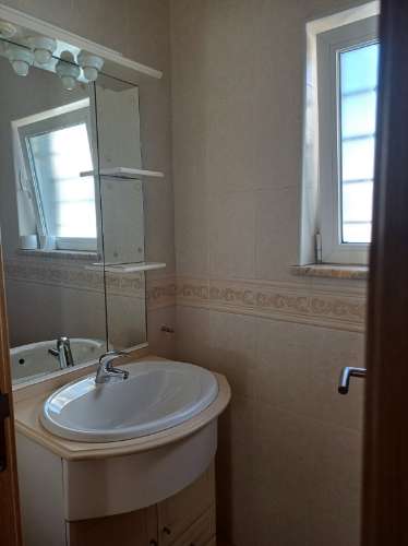 Moradia T2 Arrendamento de Outubro a Maio. Espaço exterior muito agradável!