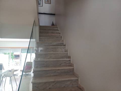 Moradia T2 Arrendamento de Outubro a Maio. Espaço exterior muito agradável!