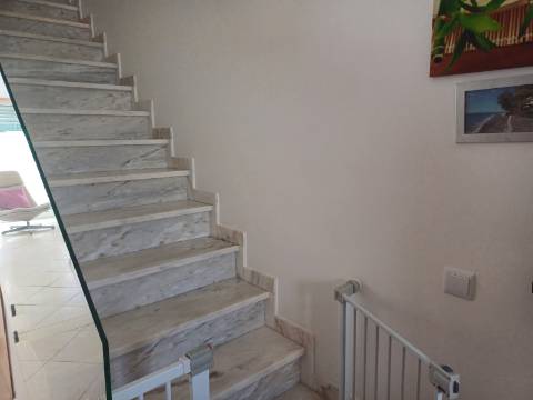 Moradia T2 Arrendamento de Outubro a Maio. Espaço exterior muito agradável!