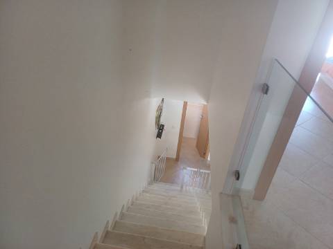 Moradia T2 Arrendamento de Outubro a Maio. Espaço exterior muito agradável!