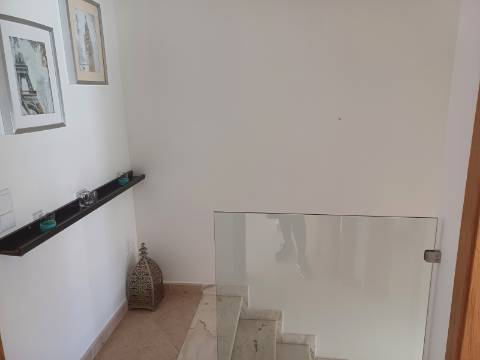 Moradia T2 Arrendamento de Outubro a Maio. Espaço exterior muito agradável!