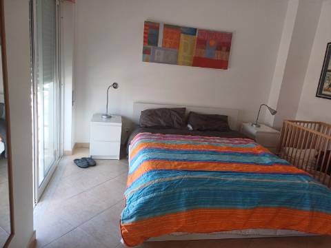 Moradia T2 Arrendamento de Outubro a Maio. Espaço exterior muito agradável!