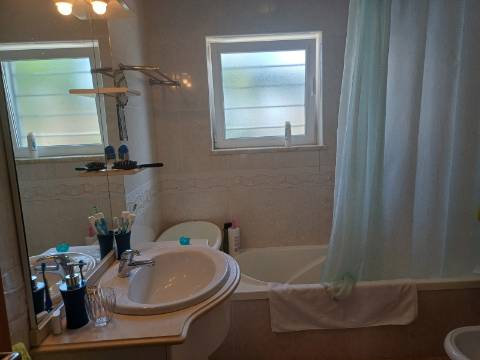 Moradia T2 Arrendamento de Outubro a Maio. Espaço exterior muito agradável!