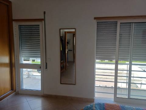 Moradia T2 Arrendamento de Outubro a Maio. Espaço exterior muito agradável!