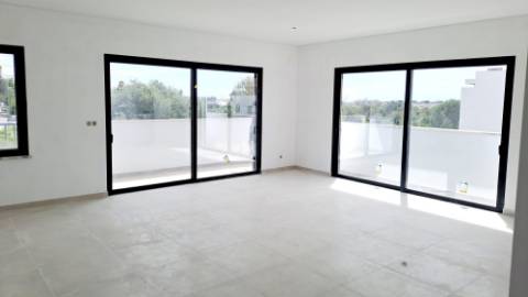 Apartamento T4, top floor, Tavira