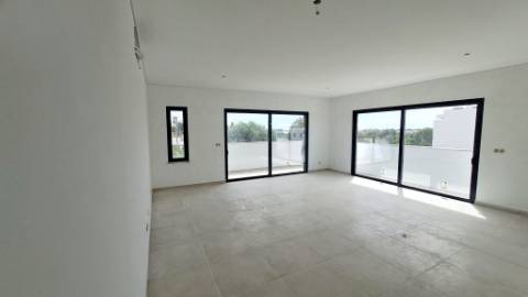 Apartamento T4, top floor, Tavira