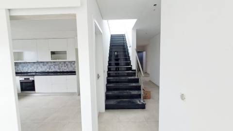 Apartamento T4, top floor, Tavira