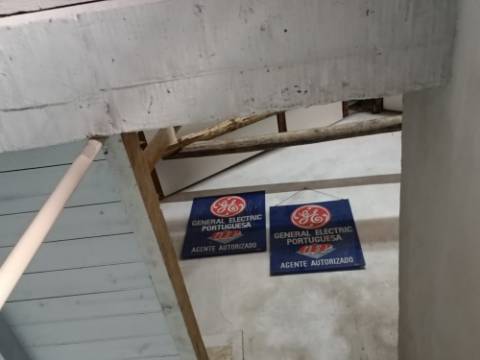 ARMAZEM - COM POSSIBILIDADES DE CONSTRUIR MORADIA OU PREDIO - CENTRO DE VILA REAL DE SANTO ANTONIO - ALGARVE