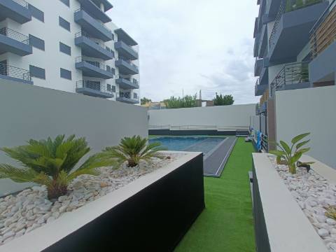 Apartamento T3 em Condomínio com Piscina .