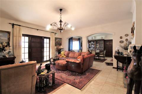 Magnifica Moradia com terreno de grande dimensão !!!