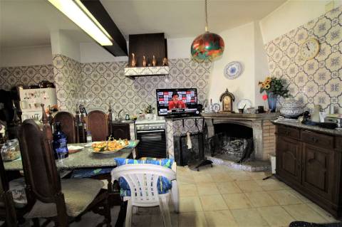 Magnifica Moradia com terreno de grande dimensão !!!