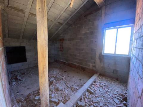 Magnifica Moradia com terreno de grande dimensão !!!