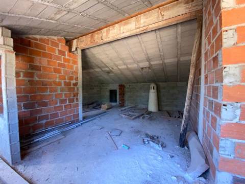 Magnifica Moradia com terreno de grande dimensão !!!