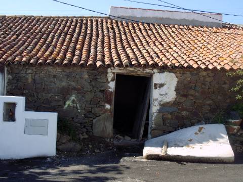 Casa Térrea com 80 m2 para reconstruir com 3 Divisões em Corte Nova, Castro Marim
