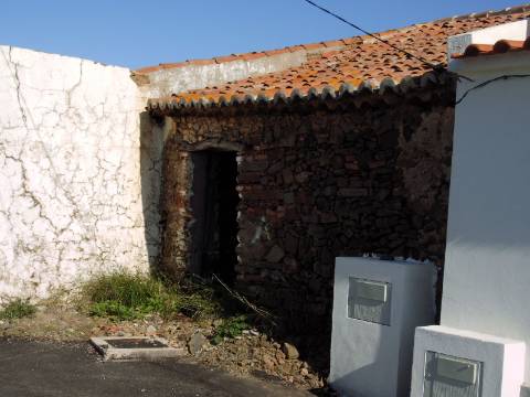 Casa Térrea com 80 m2 para reconstruir com 3 Divisões em Corte Nova, Castro Marim
