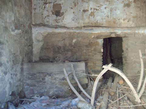 Casa Térrea com 80 m2 para reconstruir com 3 Divisões em Corte Nova, Castro Marim