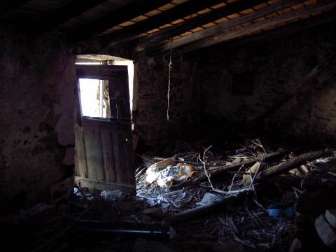 Casa Térrea com 80 m2 para reconstruir com 3 Divisões em Corte Nova, Castro Marim