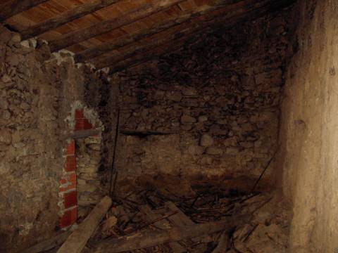 Casa Térrea com 80 m2 para reconstruir com 3 Divisões em Corte Nova, Castro Marim