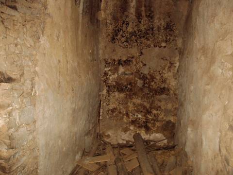 Casa Térrea com 80 m2 para reconstruir com 3 Divisões em Corte Nova, Castro Marim