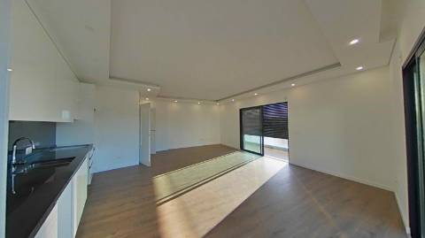 Apartamento T1 com Terraço Privativo e Piscina no Último Andar - Olhão!