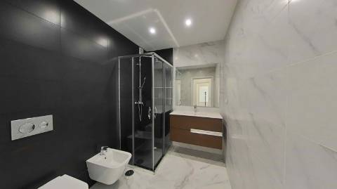 Apartamento T1 com Terraço Privativo e Piscina no Último Andar - Olhão!