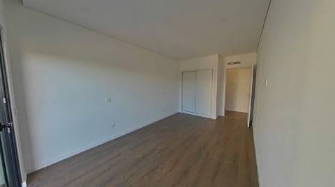 Apartamento T1 com Terraço Privativo e Piscina no Último Andar - Olhão!