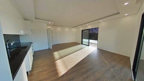 Apartamento T1 com Terraço Privativo e Piscina no Último Andar - Olhão!