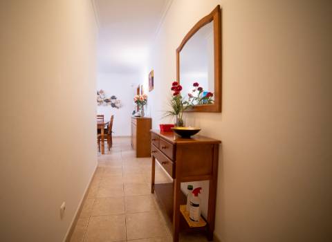 Apartamento T2 disponível para arrendamentos temporários localizado em Cabanas de Tavira