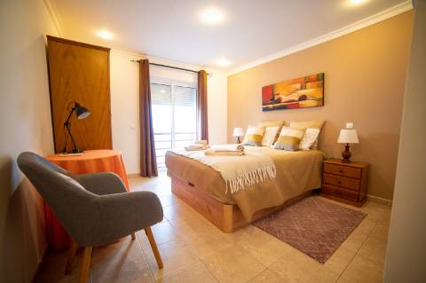 Apartamento T2 disponível para arrendamentos temporários localizado em Cabanas de Tavira