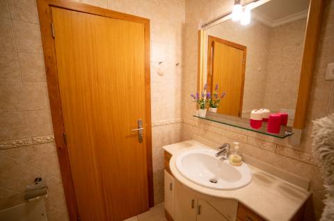 Apartamento T2 disponível para arrendamentos temporários localizado em Cabanas de Tavira