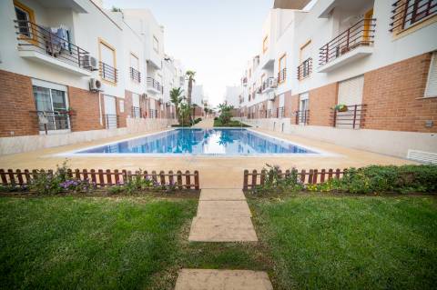 Apartamento T2 disponível para arrendamentos temporários localizado em Cabanas de Tavira