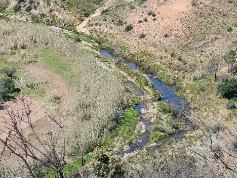 TERRENO COM 43.560 M2 - COM POSSIBILIDADE DE CONTRUIR UM ARMAZÉM - PRÓXIMO ALTA MORA - CASTRO MARIM - ALGARVE