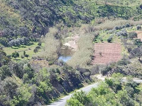 TERRENO COM 43.560 M2 - COM POSSIBILIDADE DE CONTRUIR UM ARMAZÉM - PRÓXIMO ALTA MORA - CASTRO MARIM - ALGARVE