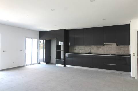 Construção de uma moradia em banda em prestigiada urbanização de Tavira