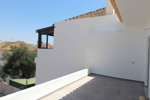 Construção de uma moradia em banda em prestigiada urbanização de Tavira