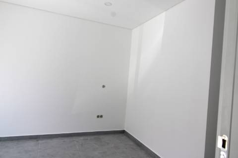 Construção de uma moradia em banda em prestigiada urbanização de Tavira